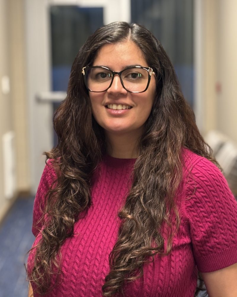Laura Scholtus, consejera cristiana, sonriendo